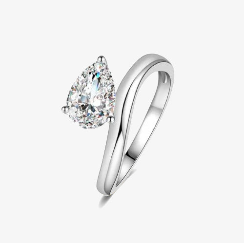 1.5ct Pear-Cut Moissanite Engagment Ring