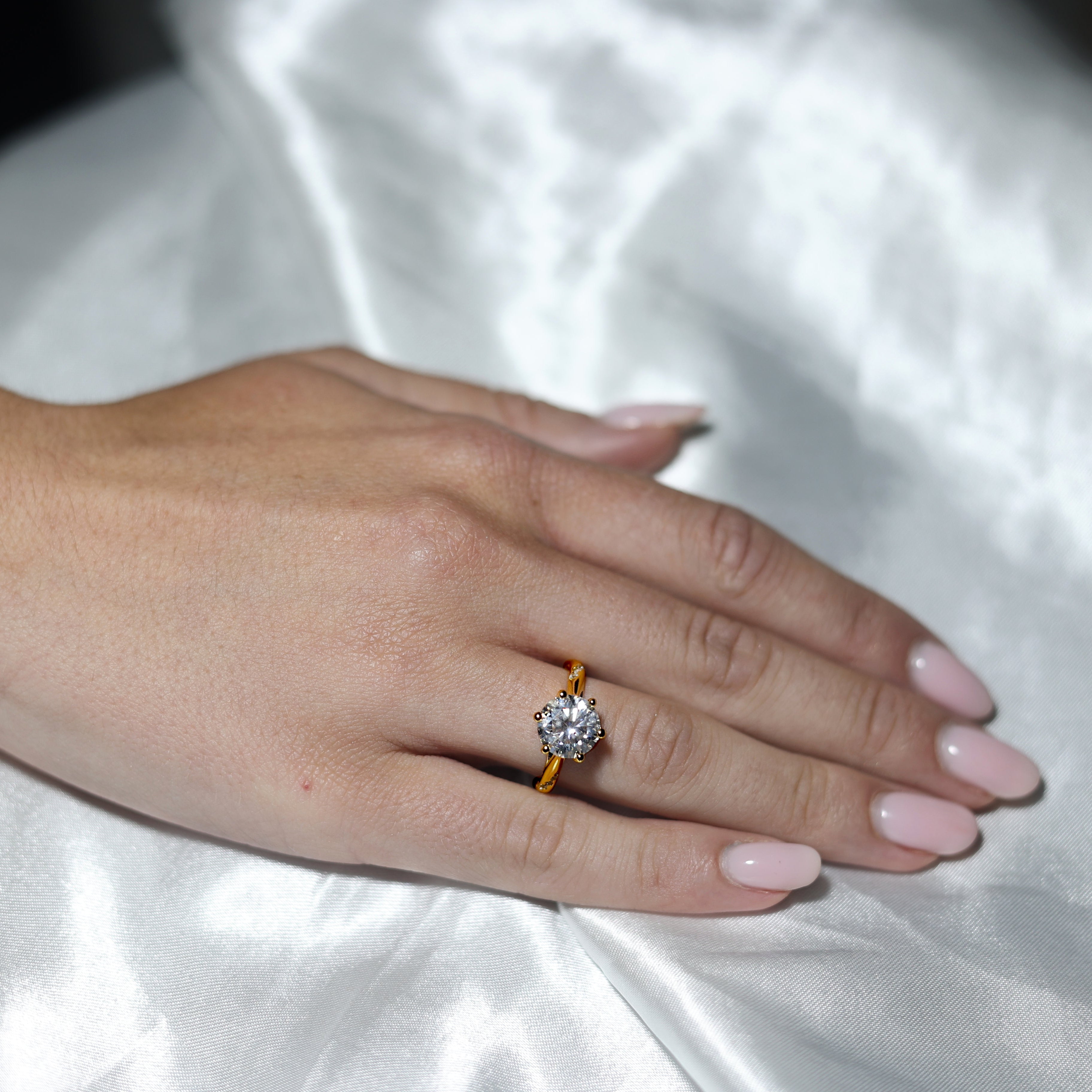 3.0ct Round-Cut Moissanite Engagment Ring