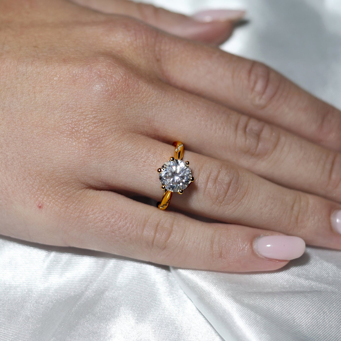 3.0ct Round-Cut Moissanite Engagment Ring
