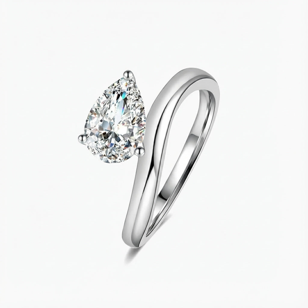 1.5ct Pear-Cut Moissanite Engagment Ring